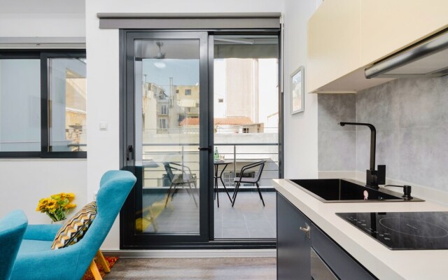 Sanders Home Suites - Charming Downtown Studio