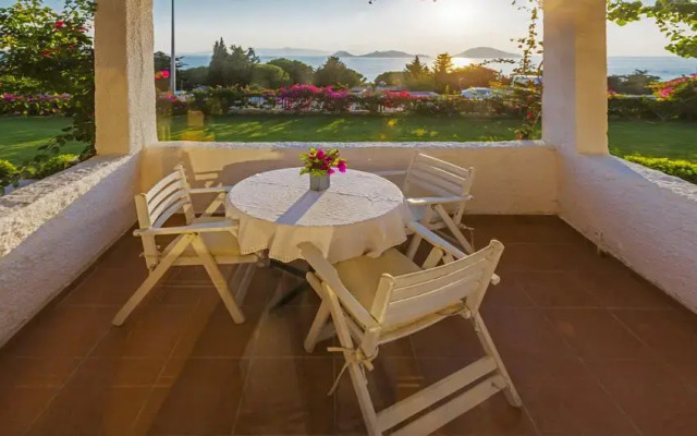 Sunset Mavi Apart