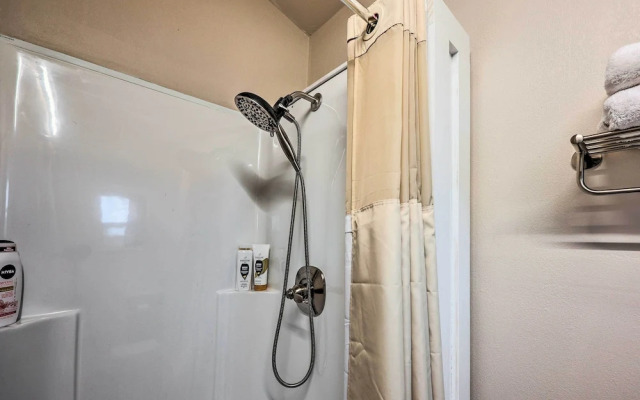 Cozy Rogers Home w/ Patio, Near Downtown!