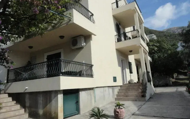 Apartments & Rooms M
