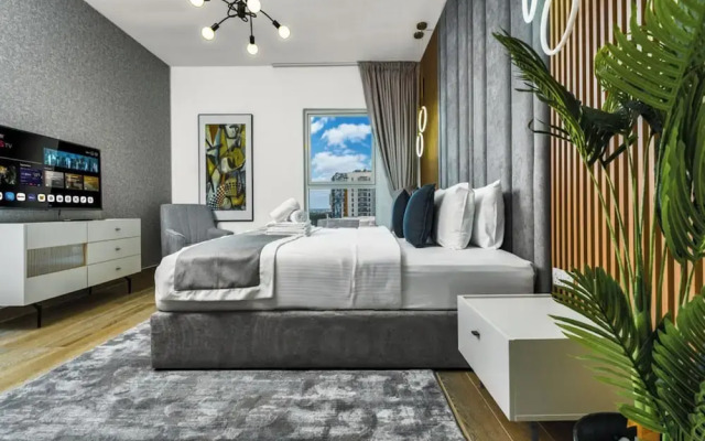 Luxe Ventures Waters Edge Haven