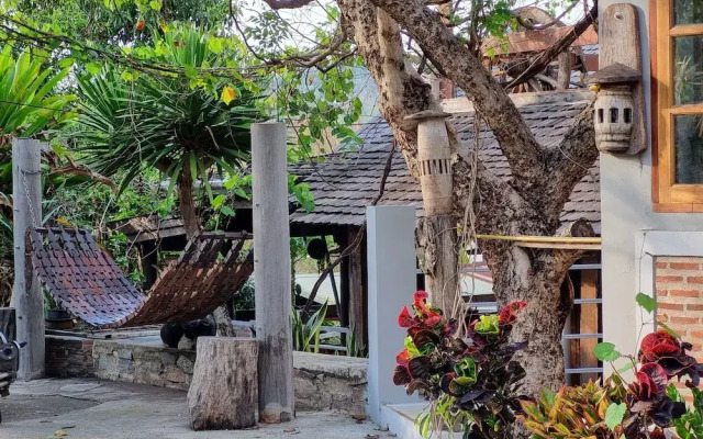 Sawasdee Sichang Resort