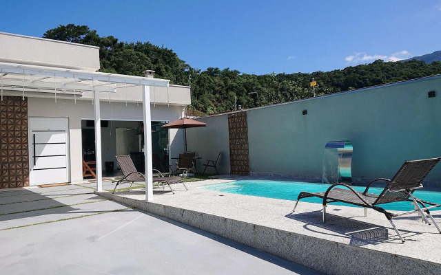 Linda Casa com Piscina Churrasqueira, Wifi em Massaguaçu Caraguatatuba/SP