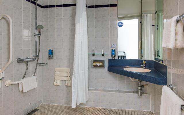 Holiday Inn Express East Midlands Airport by IHG