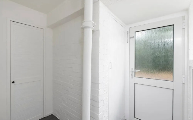 Skyvillion - Lush 2 Bed Hydean Way House & Garden