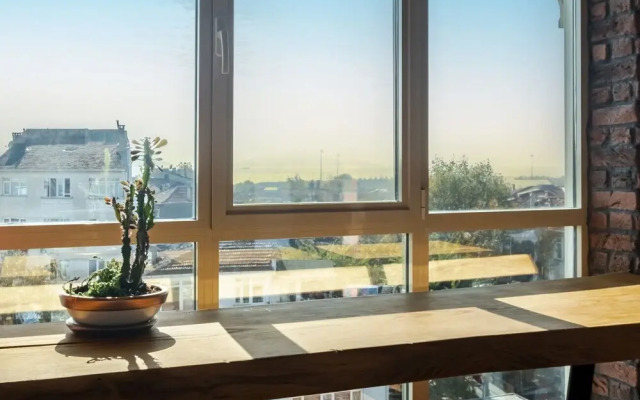 Sleek Flat Near Public Transportation in Maltepe