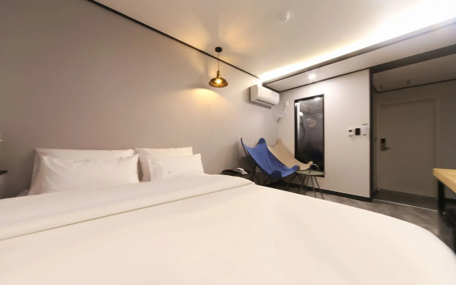 Changwon Bongok-dong Fine Avenue Hotel