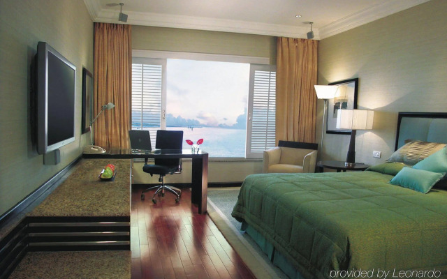 Taj Lands End