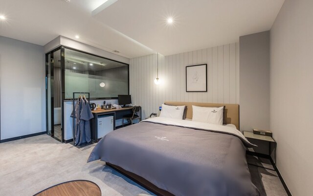 Busan Jeonggwan Brown Dot