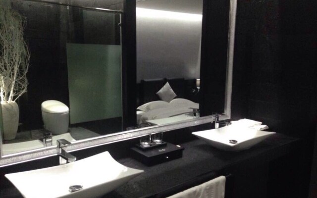 Air Hotel