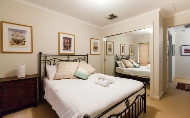 JASMINE, 2BDR Port Melbourne House