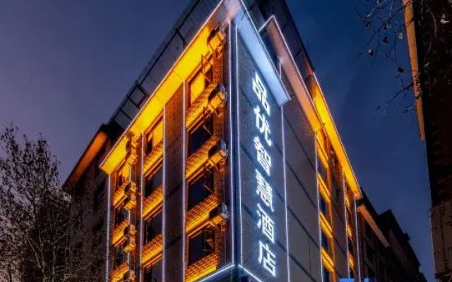 Pinyou Smart Hotel (Qujing Nancheng Store)