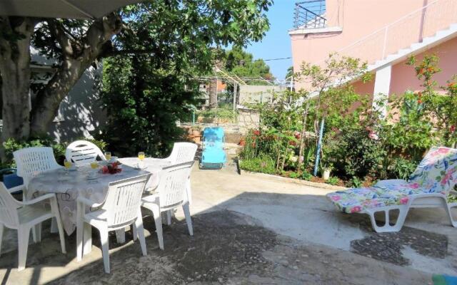 Apartment Franka - 70 m from sea