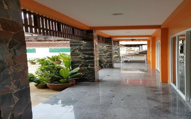 B and B Hotel