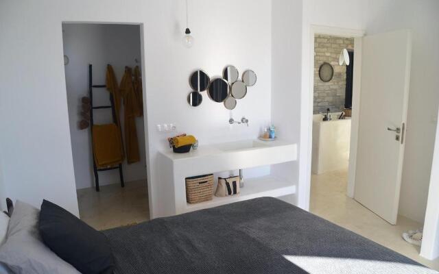 The Hedonist Square cycladic house with sea view