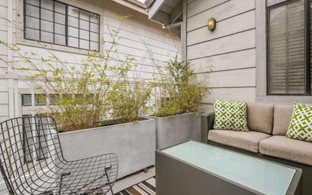 California Dreamin Sleeps 13 HW Hills