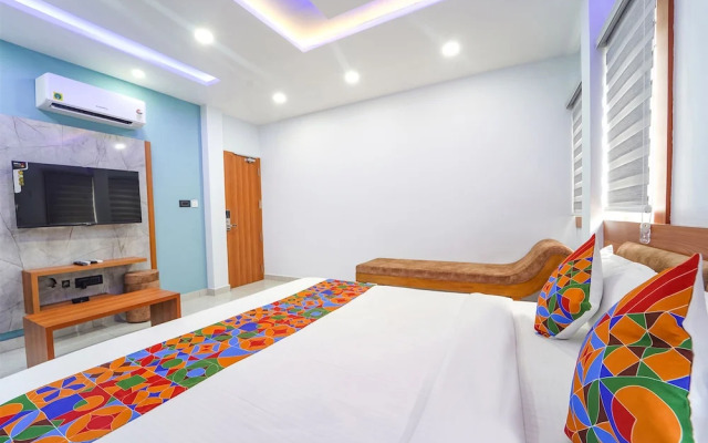 Fabhotel Q One Plaza