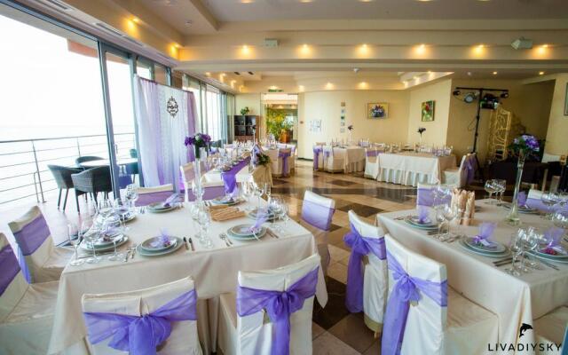 Azor Hotel