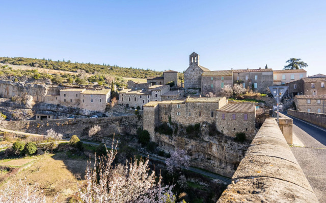 Vineyards & Village Stay