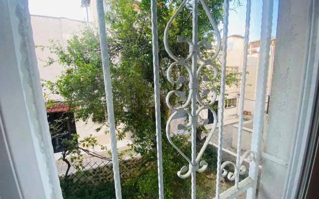Beautiful 3-bedroom House With Sea View and Garden