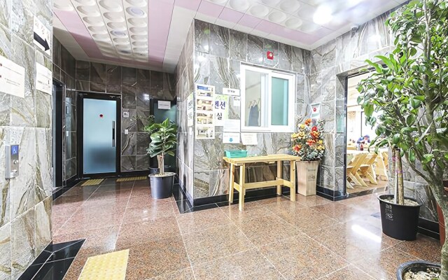 Yeosu Junghyun Pension