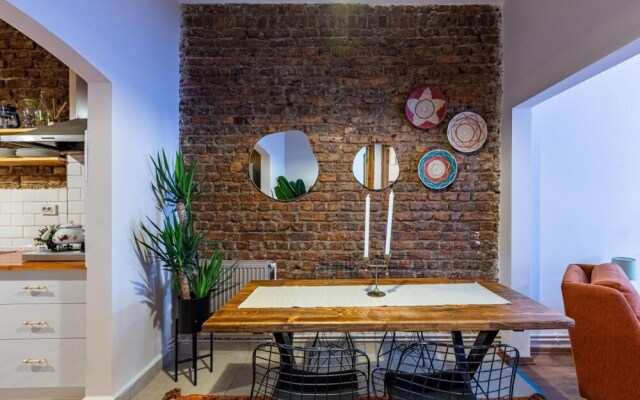 Central and Stylish Flat near Istiklal Street