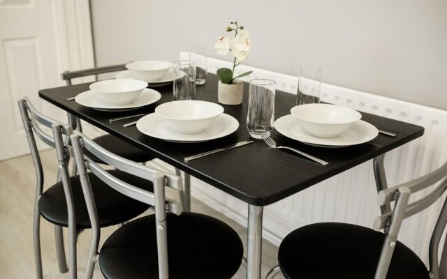 Stay Comfortable-close to City Centre-4 Bed House!