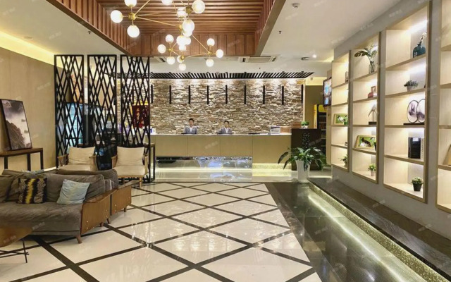 Huayuan Hotel (Xi'an North Railway Station Shaanke University)