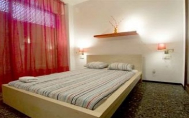 Valencia Apartments