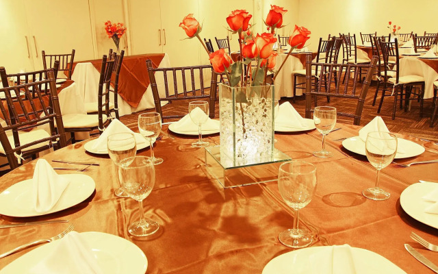 Hotel Plaza de Oro