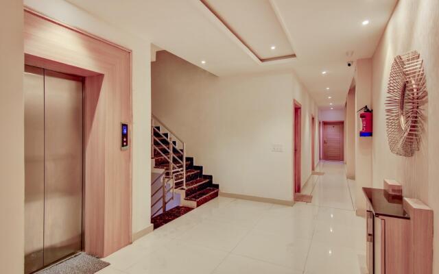 Capital O ASR434 Hotel Golden Feather