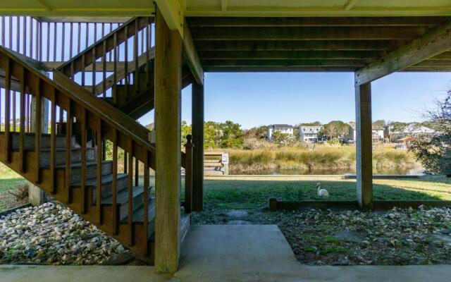 See Otter by Oak Island Accommodations