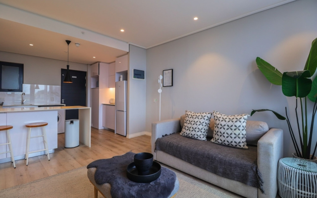 Sixteen on Bree 1425 by CTHA