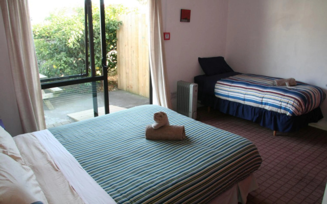 Tasman Bay Backpackers – Guest Rooms – Nelson