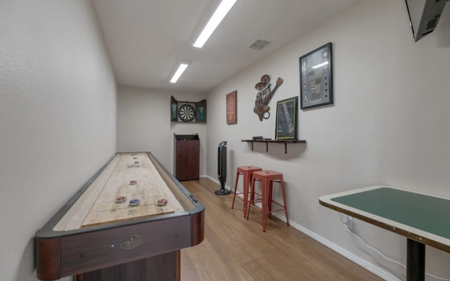 Luxury Studio W/hot Tub&grill