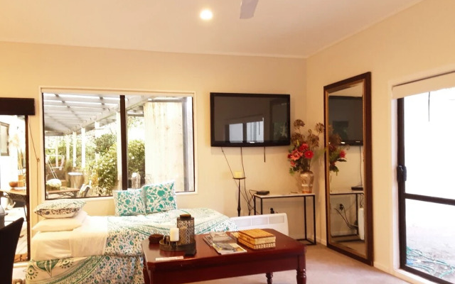 Madhuban - Waterfront in Whangaroa