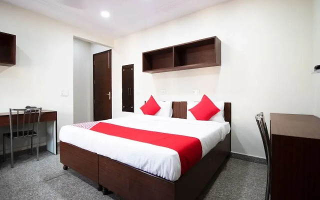 OYO 42732 Qlark Palace