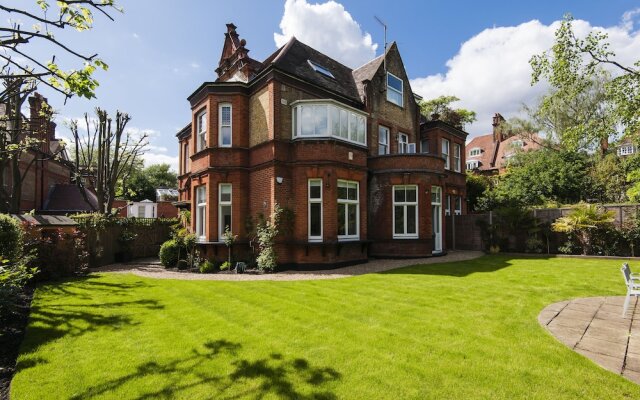 Luxurious Hampstead Home with Gorgeous Garden