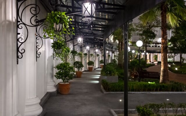 Silk Path Grand Hue Hotel