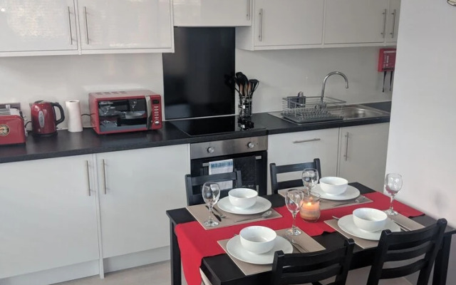 LT Grove Apartment - Stratford
