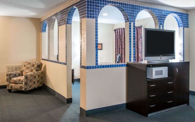 Country Inn & Suites By Radisson, Battle Creek, MI