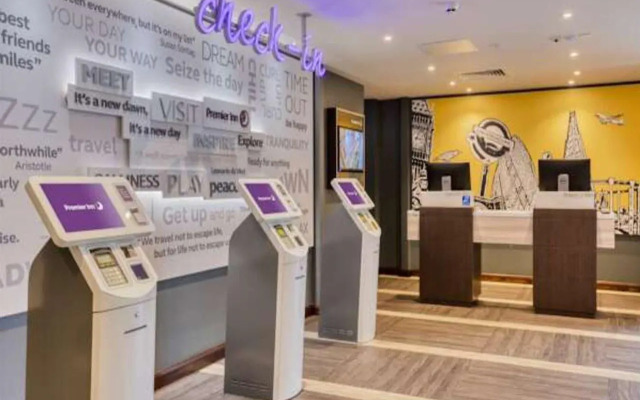 Premier Inn  London Southwark (Southwark Station)