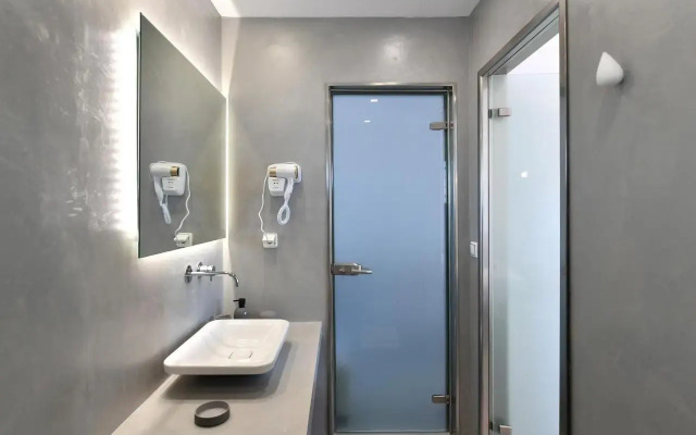 Lorenzo Studios and Suites Paros