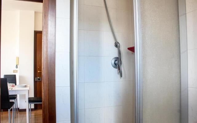 Box e Ampio Terrazzo per un Relax a 600 metri dal mare