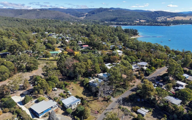 Coningham Beach House - 3 Bedrooms