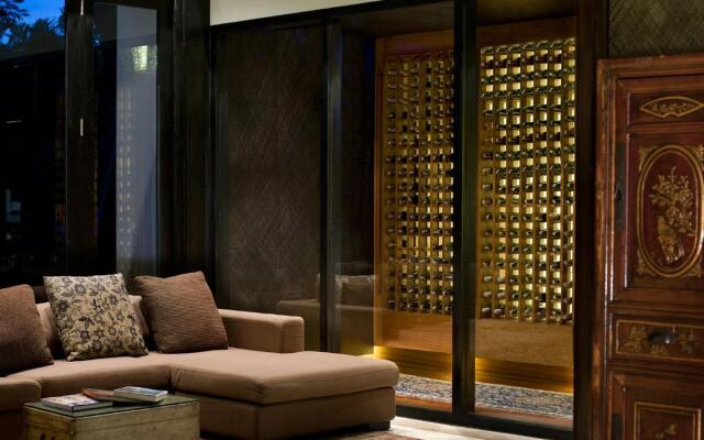 Отель The Royal Santrian