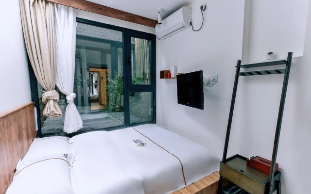VINAWHISPER Boutique Hotel