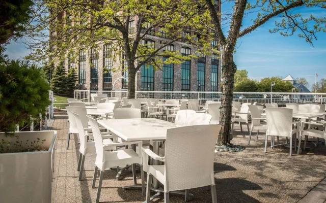 Shoreline Inn & Conference Center, Ascend Collection