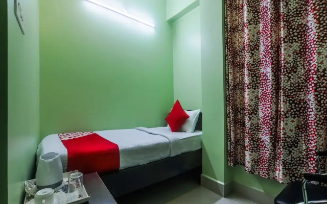 Oyo 18528 Field Residency Inn