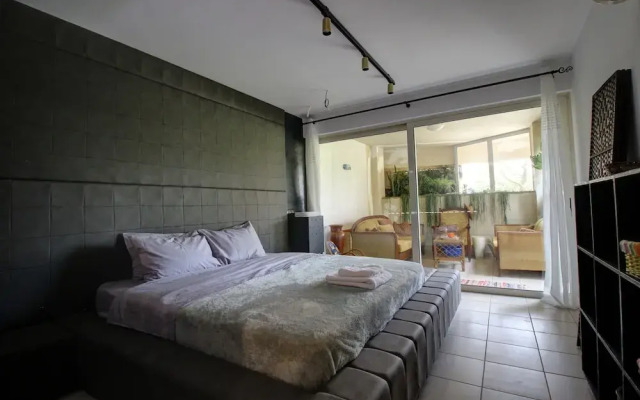 2 Bedroom Apartment on Beach Elias Lower